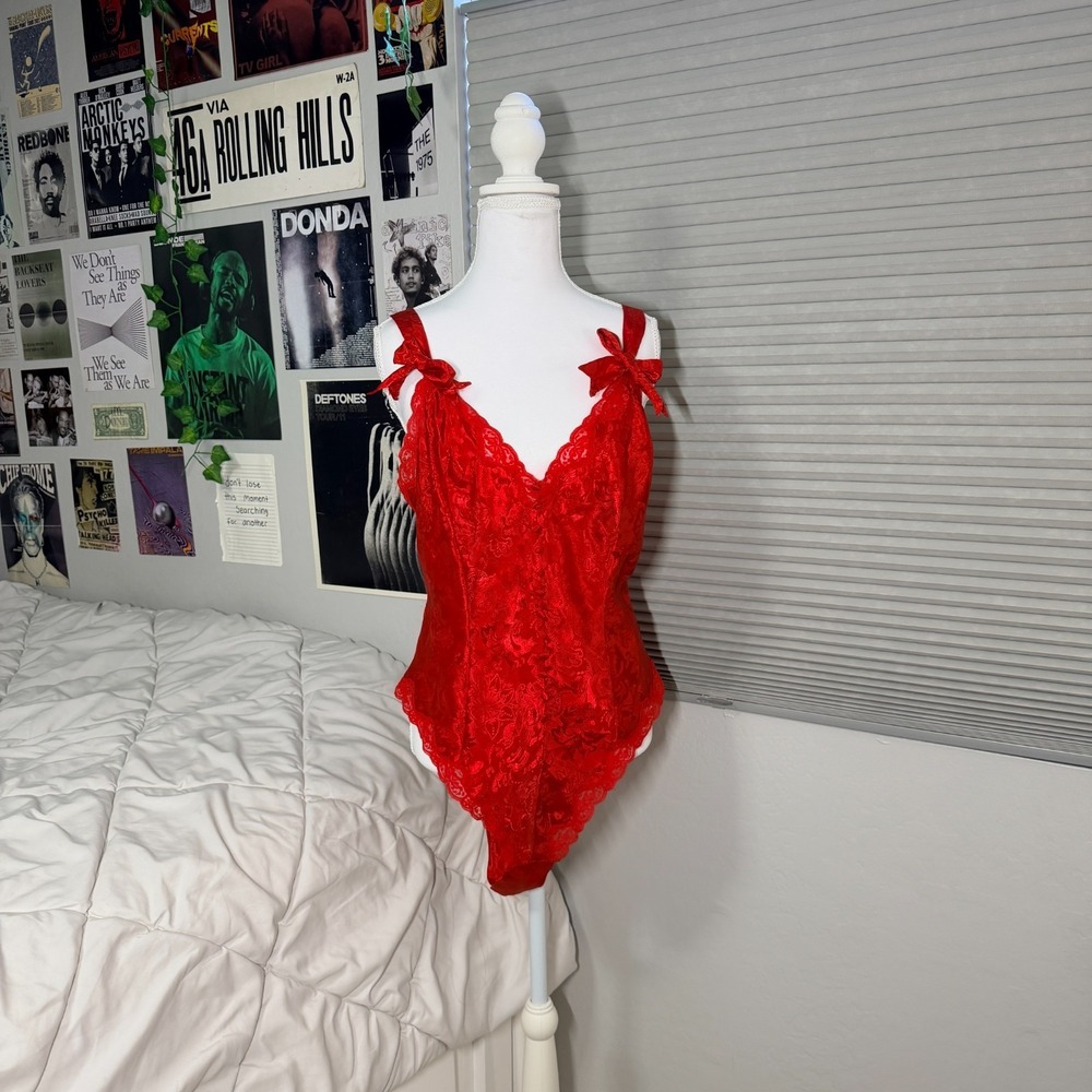 Victoria's Secret  Gold Label  Red Lace Teddy Lingerie Adjustable Straps‎ Large